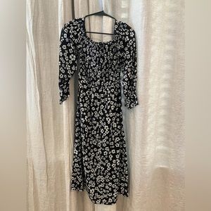 Long sleeve Daisy black and white dress. Who What Wear. XS